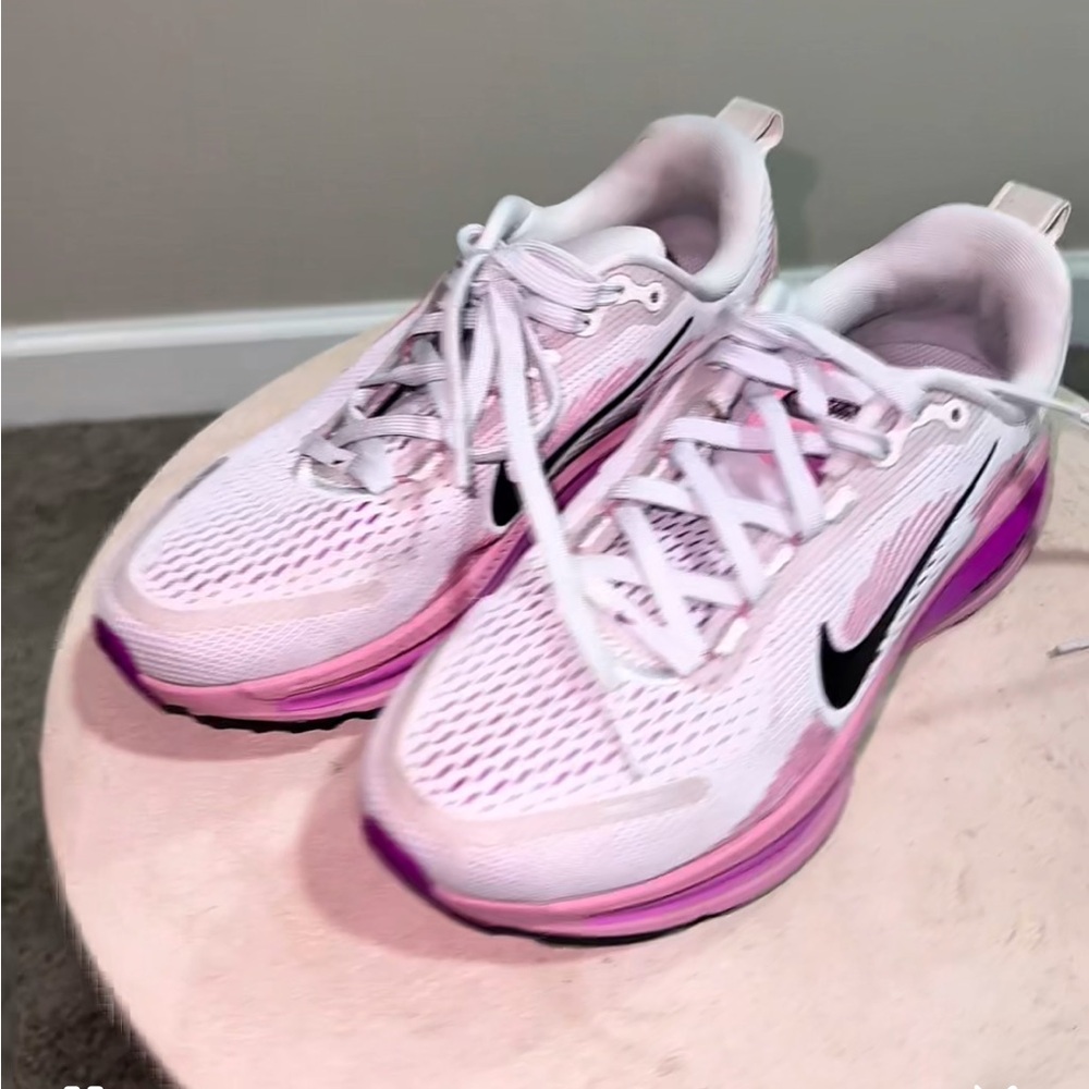 Nike Vomero 18 Women's Pink and White Athletic Sneakers running shoes